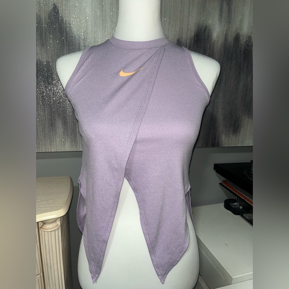 Small Nike workout top
